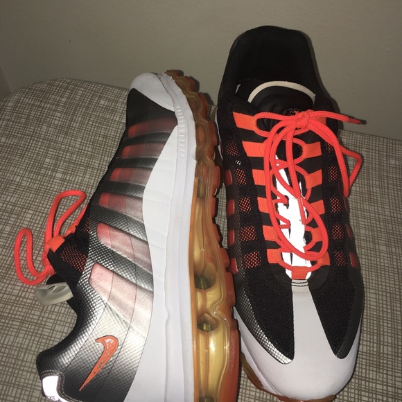 Nike size 11 air max - Picture 3 of 3